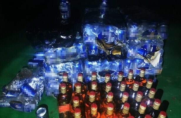 tigari si bauturi alcoolice ascunse pe o nava descoperite de politistii de frontiera 6899cea536967
