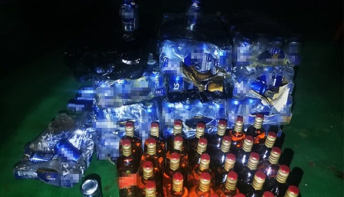Țigări și băuturi alcoolice ascunse pe o navă, descoperite de poliția de frontieră 1 tigari si bauturi alcoolice ascunse pe o nava descoperite de politistii de frontiera 6899cea536967