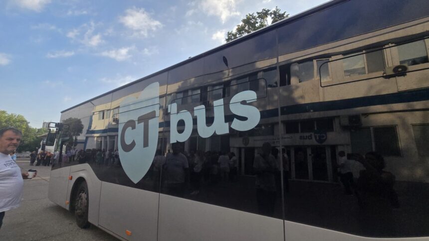 Trafic aglomerat în Constanța, vineri seara: întârzieri pe mai multe linii CT Bus 1 trafic aglomerat in constanta vineri seara intarzieri pe mai multe linii ct bus 689f819614fa9