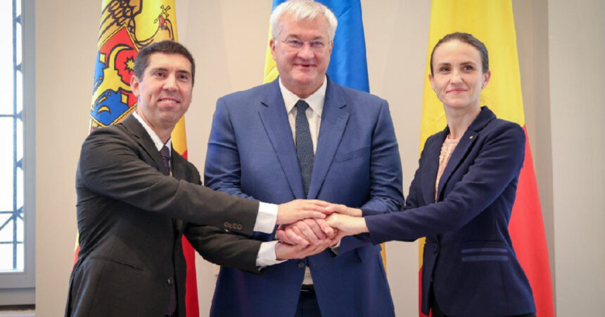 Trenul Kiev–București, testat pentru prima dată vineri. Ucraina va celebra oficial Ziua Limbii Române, anunță ministrul Oana Țoiu. 1 trenul kiev bucuresti testat pentru prima data vineri ucraina va sarbatori oficial ziua limbii romane anunta ministrul oana toiu 6895fbacc9936