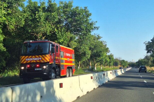 un autoturism a luat foc in sensul giratoriu din lazu 6894cb877ea89