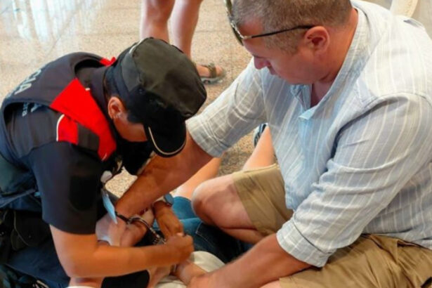 un jandarm roman aflat in concediu a ajutat la prinderea unor fugari in aeroportul el prat din barcelona 68937f586e0c9