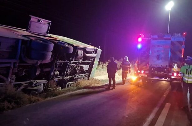 un tir s a rasturnat intre constanta si tulcea 68aeae455f198