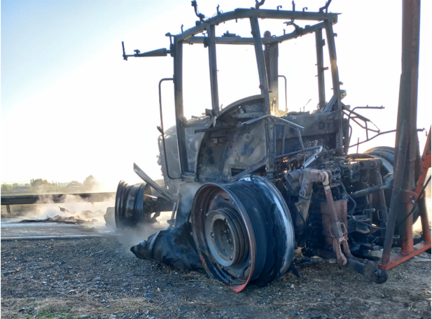 un tractor de sute de mii de euro s a facut scrum pe dn 2a intre vadu oii si harsova 689dd4afe82ef