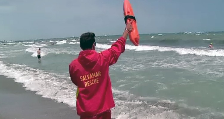 un turist a fost incatusat pe plaja din venus dupa ce a ignorat steagul rosu si a refuzat sa se legitimeze 68a887802dd67