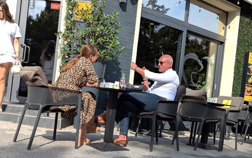 Vințeanu se relaxează la o cafea 1 vestitul vinteanu se relaxeaza la o cafea 689f393d62fb3