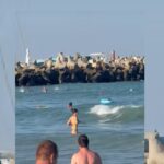 video alerta pe plaja din eforie nord un copil dus de valuri in larg a fost recuperat de salvamari 68b3e9d2e89df