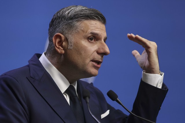 ASF explică proiectul pensiilor private, prezentat în premieră de Profit.ro: Vine un vârf de sarcină. Nu există nicăieri în Europa sistem de pensii în care să poți retrage toți banii. 1 video asf explica proiectul pensiilor private prezentat in premiera de profit ro vine un varf de sarcina nu exista nicaieri in europa sistem de pensii in care sa poti retrage toti banii 6895e4b97117e