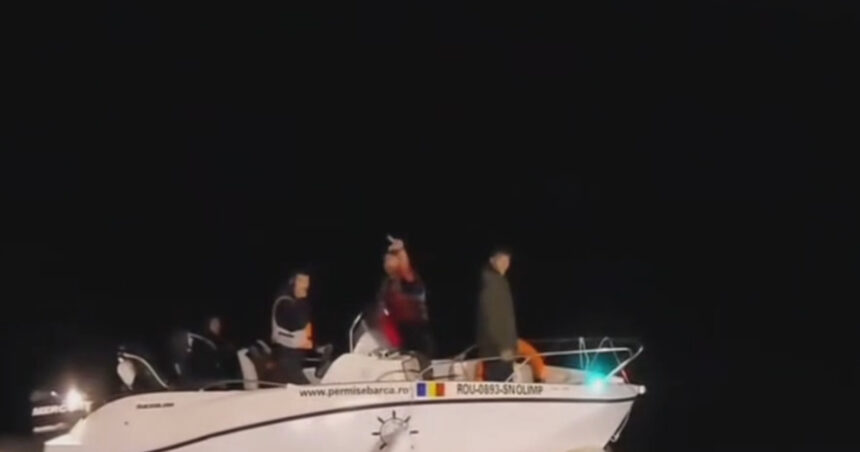 Doi oameni care se plimbau cu caiacul au murit după ce au fost prinși de furtună pe lacul Snagov. Mesajul lui Raed Arafat. 1 video doi oameni care se plimbau cu caiacul au murit dupa ce au fost prinsi de furtuna pe lacul snagov mesajul lui raed arafat 68a96dcac038e