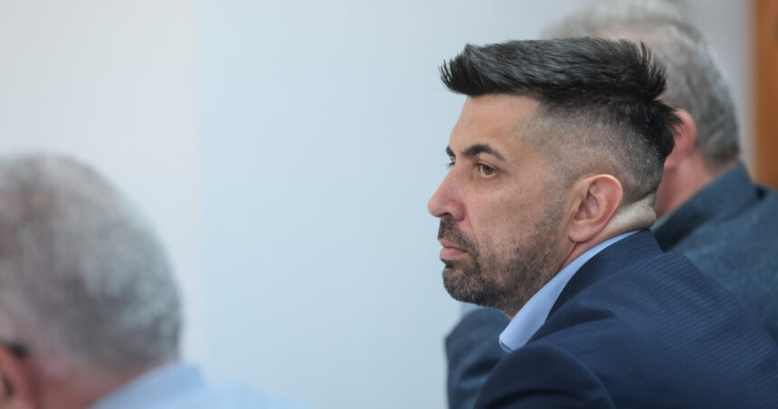 Fostul director Romsilva acuzat că a acordat ilegal prime de sute de mii de euro s-a înscris în concursul pentru șefia interimară a regiei 1 video fostul director romsilva acuzat ca a dat ilegal prime de sute de mii de euro s a inscris in concursul pentru sefia interimara a regiei 68ac2cea408a0