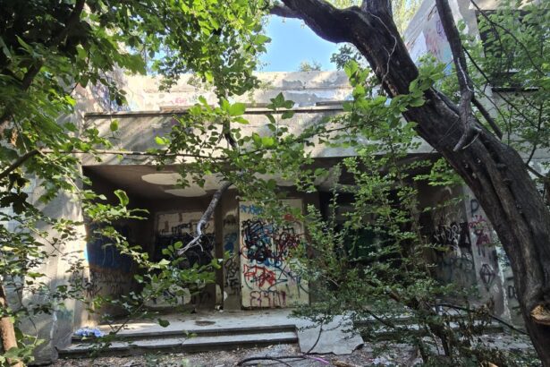 video galerie foto confort urban blocheaza accesul in fosta cresa nr 6 din inel ii pana la demolarea ei 688bf763b74ef