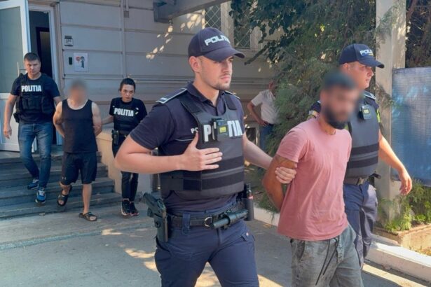 video hoti prinsi in timp record dupa ce au furat dintr un hotel din eforie bani si ceasuri 68a6f69d7e1f6