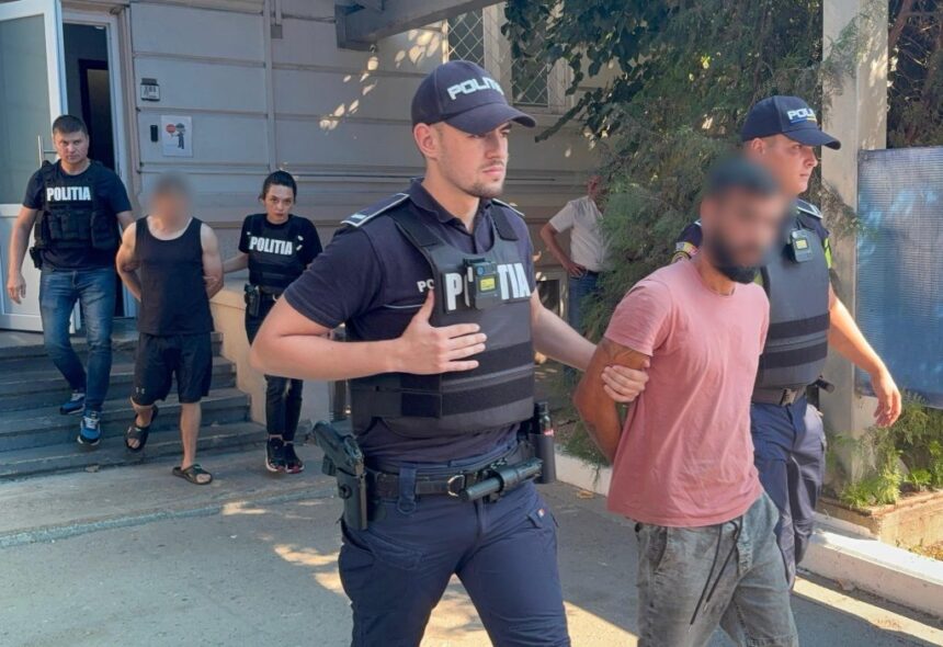 Hoți prinși în timp record după ce au furat bani și ceasuri dintr-un hotel din Eforie 1 video hoti prinsi in timp record dupa ce au furat dintr un hotel din eforie bani si ceasuri 68a6f69d7e1f6