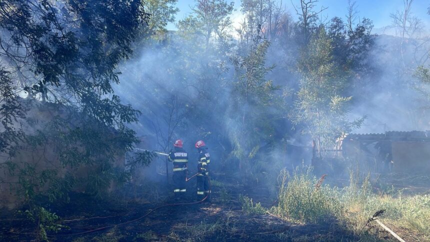 video incendiu in mahmudia judetul tulcea un incendiu de vegetatie uscata s a extins la anexe gospodaresti 68a74064af403