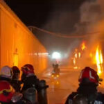 video incendiul de la dragonul rosu din capitala focul a afectat aproape 4 000 mp pompierii s au luptat ore intregi cu flacarile 68aebad222b06