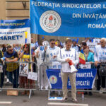 video inceputul de an scolar sub semnul intrebarii profesorii protesteaza in fata ministerului educatiei care sunt nemultumirile lor 68ac25e26d1fe