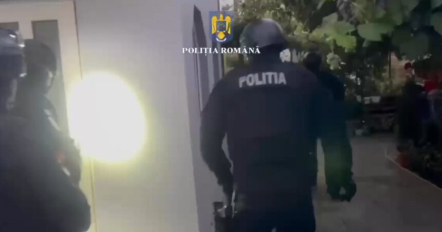 Jaf de proporții în Capitală. Seif spart cu unelte improvizate, cu bunuri în valoare de 20.000 de euro 1 video jaf de proportii in capitala seif cu bunuri in valoare de 20 000 de euro spart cu unelte improvizate 689dc88a31982