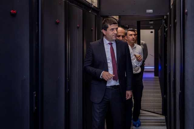 Ministrul Economiei anunță că a descoperit nereguli de numire în companii de stat: Mai țineți minte Diavolul de care vă spuneam? Clasa politică își îngroașă buzunarele în timp ce românilor li se impun taxe. 1 video ministrul economiei anunta ca a gasit nereguli de numire in companii de stat mai tineti minte diavolul de care va spuneam clasa politica isi ingroasa buzunarele in timp ce romanilor li se pun 68a70f25875ca