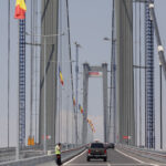 video noi probleme la golden gate de romania in asfaltul podului de la braila au aparut gauri prin care iese apa ce spune cnair 6890d1cbcc21d