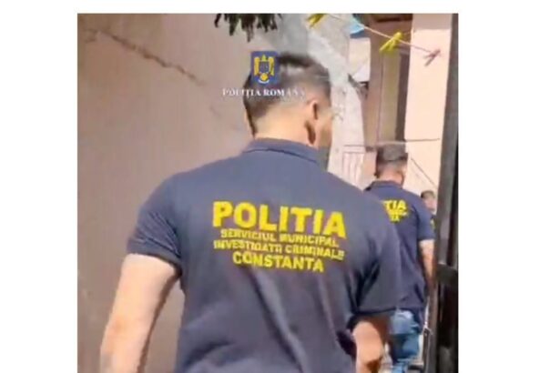 video perchezitii in constanta doi suspecti au fost prinsi dupa spargerea mai multor masini 6895b002d9324
