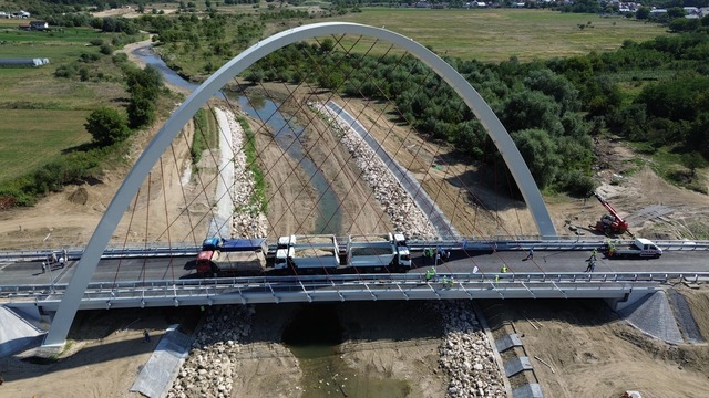video podul cu cel mai mare arc parabolic din romania a trecut testul de rezistenta 689c8a2d4884b