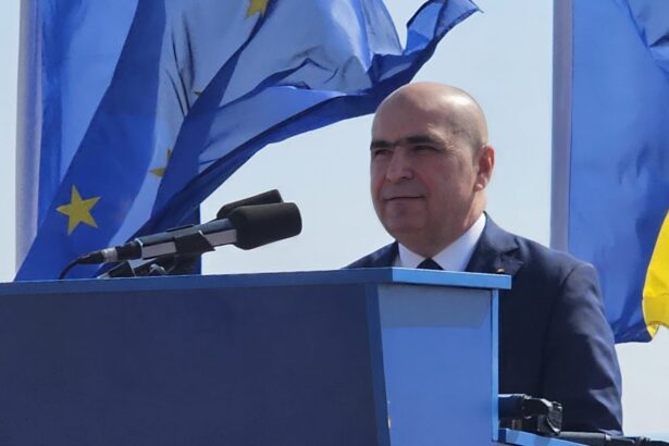 video premierul ilie bolojan huiduit de ziua marinei sunt aici sa va spun ca modernizarea tarii nu se poate face fara a pune in valoare constanta 689f33fb18fd6