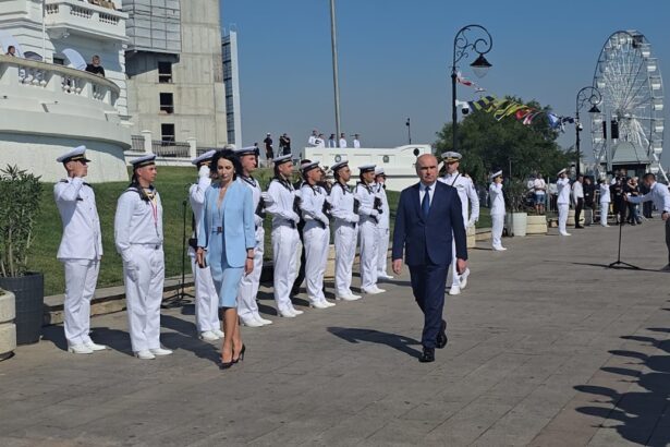 video premierul ilie bolojan huiduit la constanta de ziua marinei ce mesaj le a transmis constantenilor 689ef17e78f83