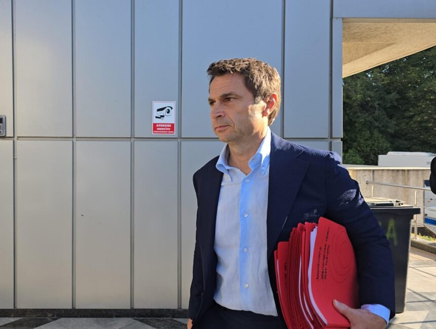 Primarul Mangaliei, Cristian Radu, a ajuns la Curtea de Apel Constanța. Judecătorii decid astăzi despre eliberarea edilului. 1 video primarul mangaliei cristian radu a ajuns la curtea de apel constanta judecatorii decid azi eliberarea edilului 68ad47c4b1172