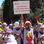 video reforma la stat scoate oamenii in strada sute de protestatari s au adunat in fata prefecturii din constanta 68aebe53720f4