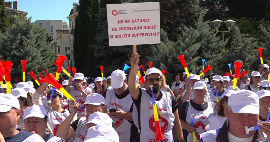 video reforma la stat scoate oamenii in strada sute de protestatari s au adunat in fata prefecturii din constanta 68aebe53720f4