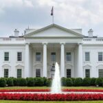 Trump a vorbit, în glumă, despre amplasarea unor rachete nucleare pe Casa Albă 3 video trump s a urcat pe casa alba vorbind in gluma de amplasarea unor rachete nucleare 689267a607f4a