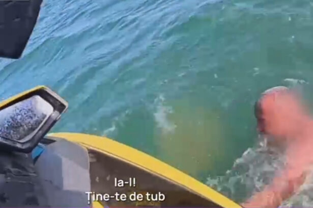 video un barbat a fost la un pas de inec pe litoral salvamarii l au recuperat in ultimul moment 68aaf78a74ab1