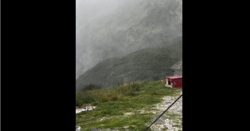 video zapada in luna august a nins in muntii rodnei imagini spectaculoase surprinse de o turista 68abff36cf878