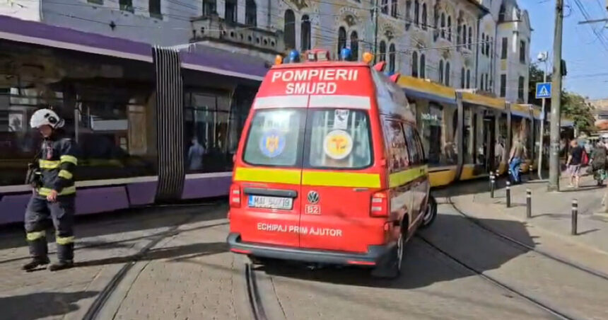 Accident grav în Timișoara: două tramvaie s-au ciocnit, trei persoane rănite, trafic complet blocat. 1 videofoto accident grav in timisoara doua tramvaie s au ciocnit trei persoane au fost ranite traficul este complet blocat 68b172eef0dd1