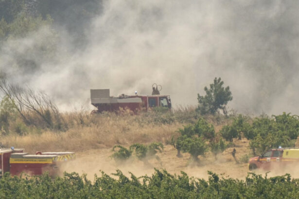 videofoto incendiul din sudul frantei a mistuit 16 000 de hectare un mort si 13 raniti intre care un pompier si o persoana sunt in stare grava 6894f401d109a