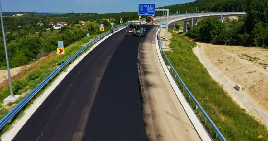 Pro Infrastructură: Centura Zalău, remake „Tăntălăul şi Gogomanul”. Chinezii se fac că lucrează, statul român că plătește. 1 videofoto pro infrastructura centura zalau remake tantalaul si gogomanul chinezii se fac ca lucreaza statul roman ca plateste 6899ad5ec7294