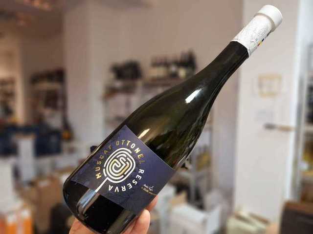 Vinul zilei: un alb demidulce, expresie elegantă a terroir-ului transilvănean, cu note de pere Williams, flori albe și vanilie, de asociat cu preparate din pește, fructe de mare, foie gras, brânzeturi brie sau camembert. 1 vinul zilei un alb demidulce expresie eleganta a terroir ului transilvanean un vin cu note de pere williams flori albe si vanilie de asociat cu preparate din peste fructe de mare foie gras bra 6892f44597792