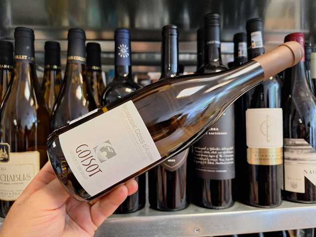 vinul zilei un chardonnay rafinat cu arome de fructe albe flori de acacia si accente minerale gust proaspat cu piersica alba migdala fina si un ton discret sarat ideal alaturi de peste fructe d 68a80c5817365