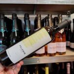 vinul zilei un cupaj alb oltenesc obtinut din sauvignon blanc si pinot gris cu note de flori albe piersici coapte si citrice un vin complex elegant de asociat cu peste fructe de mare salate e 688dae5a45903