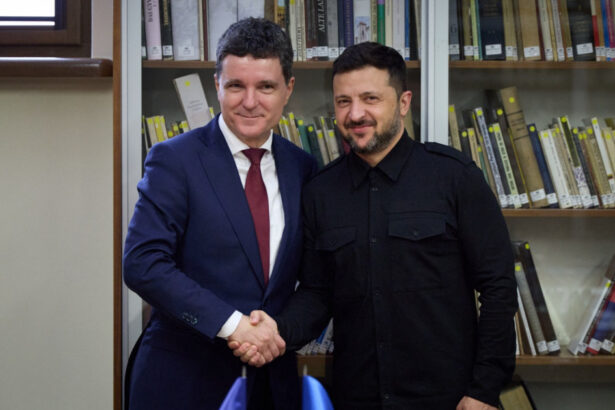 volodimir zelenski ii multumeste lui nicusor dan ucraina pretuieste livrarile romaniei de echipament defensiv 68ac7339576c8