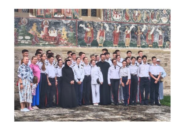zece elevi de la colegiul militar alexandru ioan cuza din constanta recompensati cu o tabara de suflet la manastirea putna 68931e7fe254f