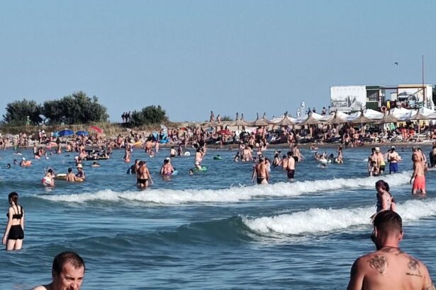 ziua marinei romane a umplut litoralul romanesc peste 150 000 de turisti in acest weekend iata cele mai solicitate statiuni 689f2d40a5999