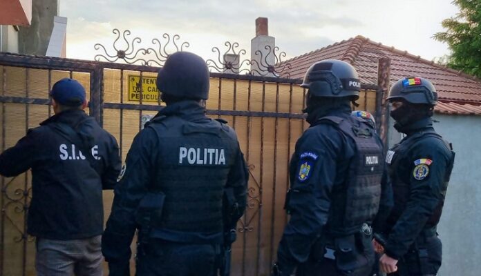 24 de persoane, înșelate de un individ din Constanța, reținut de autorități 1 24 de persoane inselate de catre un individ din constanta acesta a fost retinut 68ba81340df8c