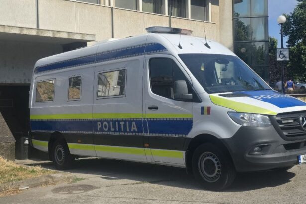 a fost prins hotul care a spart cinci magazine din constanta si a distrus o masina procurorii il vor dupa gratii 68b7f01c9e71d