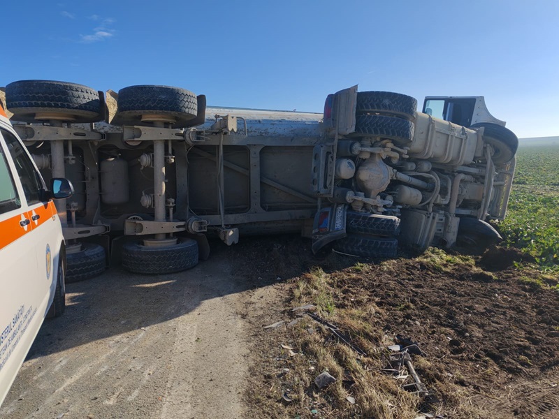 accident rutier un camion s a rasturnat in afara carosabilului in zona ias kogalniceanu 68b9924ab1d8b