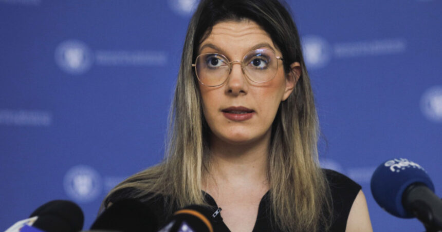 aur a depus motiune simpla impotriva ministrului mediului diana buzoianu nu cunoaste domeniul pe care il coordoneaza 68cae0ad2a8af
