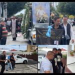 barbatul ucis in timpul confruntarii dintre doua grupuri de rromi condus pe ultimul drum suspecti incatusati escortati de politie la slujba de inmormantare 68cacac851566