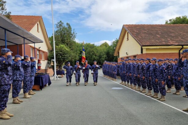 bobocii de la scoala militara de maistri militari a fortelor navale au primit drapelul de lupta si armamentul individual 68c3c2c9756c7