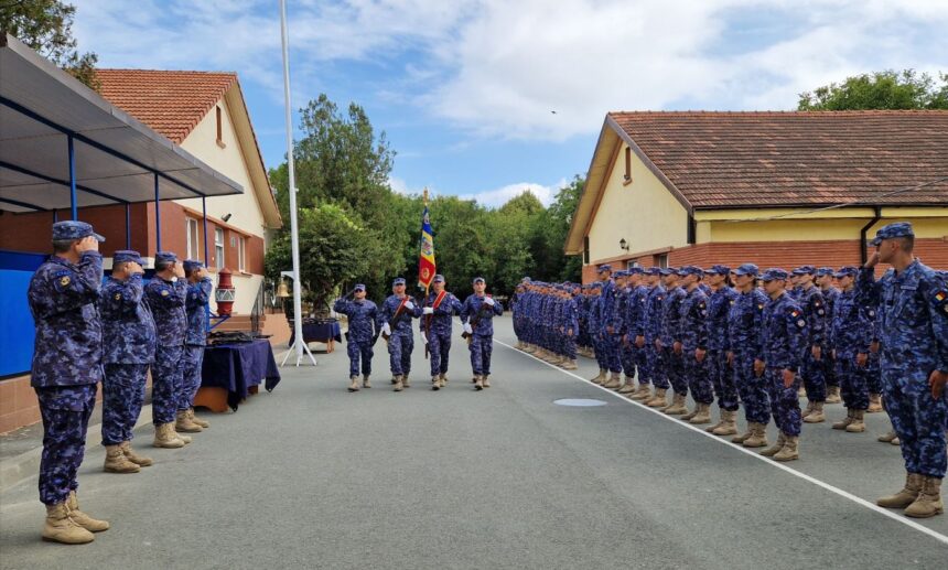 bobocii de la scoala militara de maistri militari a fortelor navale au primit drapelul de lupta si armamentul individual 68c3c2c9756c7