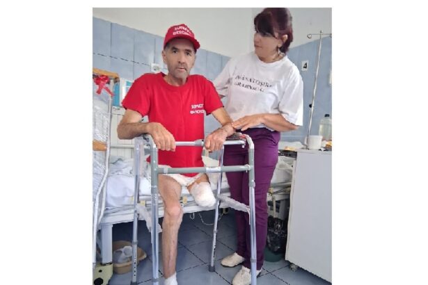 caravana faptelor bune voluntarii asociatiei suflete deschise au adus bucurie si sprijin la spitalul tbc agigea 68d5141e2f71d